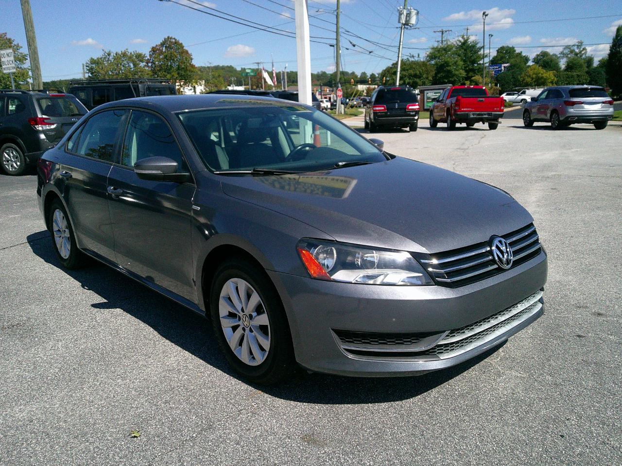 Volkswagen Passat 4dr Sdn 1.8T Auto Wolfsburg Ed 2014