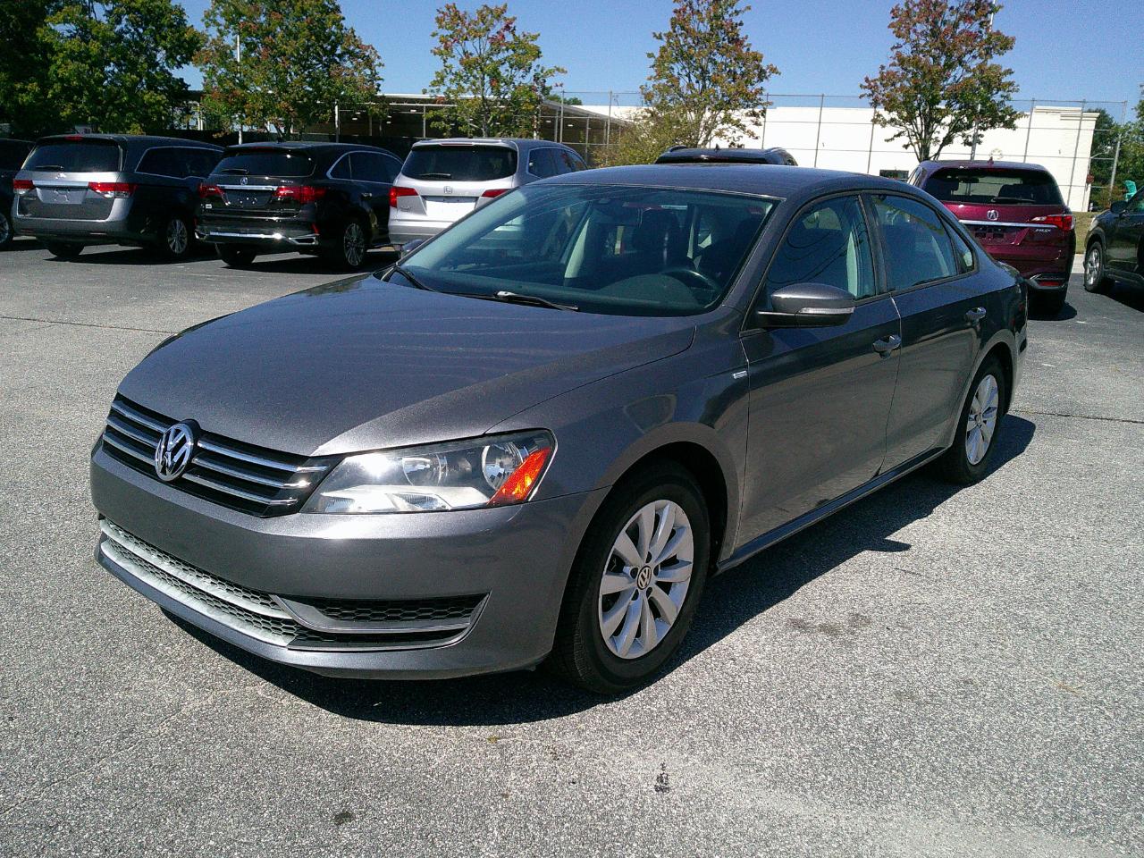 Volkswagen Passat 4dr Sdn 1.8T Auto Wolfsburg Ed 2014
