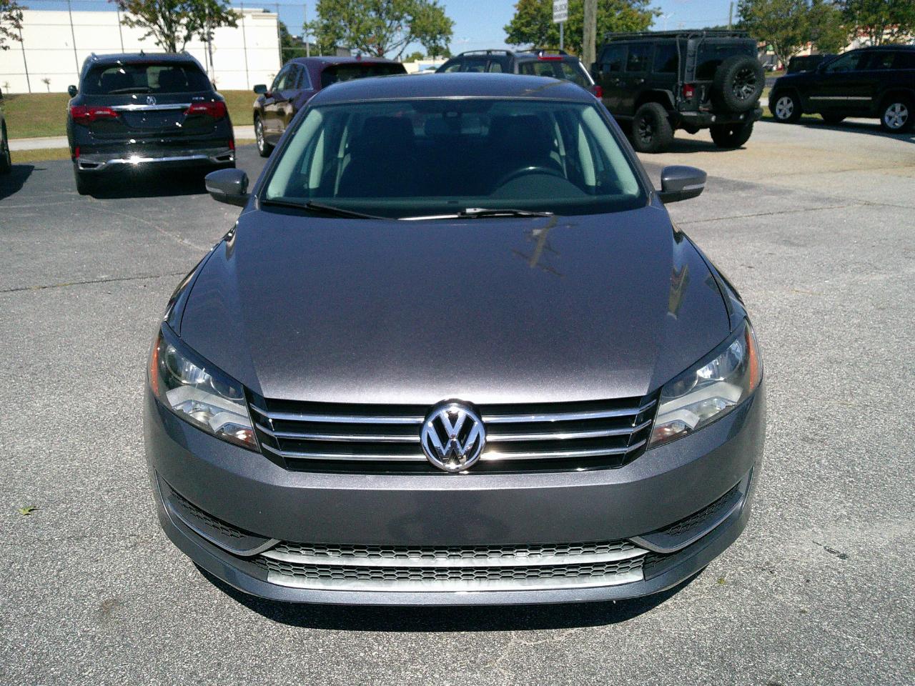 Volkswagen Passat 4dr Sdn 1.8T Auto Wolfsburg Ed 2014