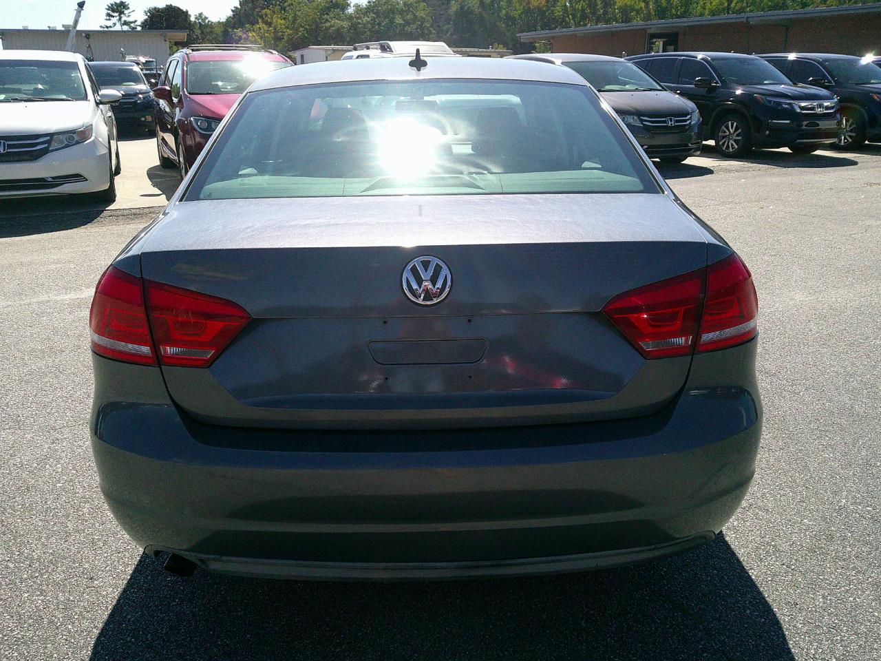 Volkswagen Passat 4dr Sdn 1.8T Auto Wolfsburg Ed 2014