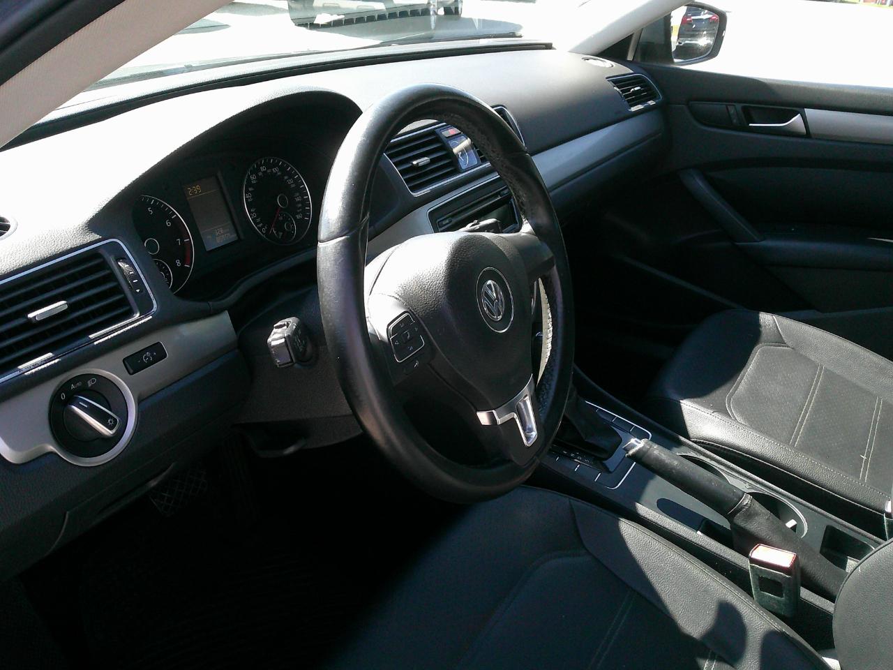Volkswagen Passat 4dr Sdn 1.8T Auto Wolfsburg Ed 2014