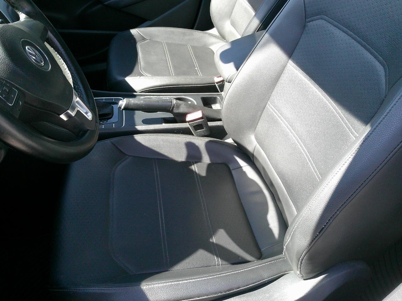 Volkswagen Passat 4dr Sdn 1.8T Auto Wolfsburg Ed 2014