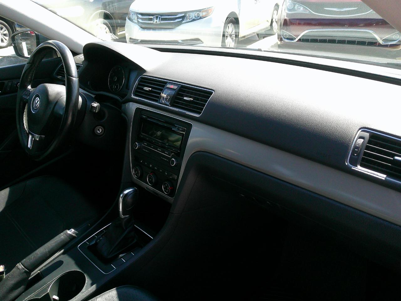 Volkswagen Passat 4dr Sdn 1.8T Auto Wolfsburg Ed 2014