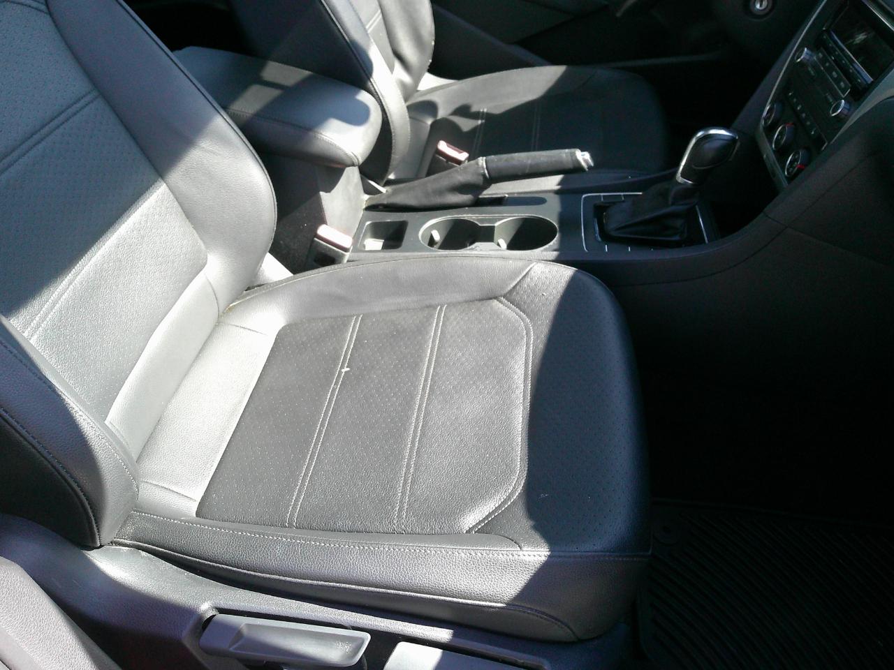 Volkswagen Passat 4dr Sdn 1.8T Auto Wolfsburg Ed 2014