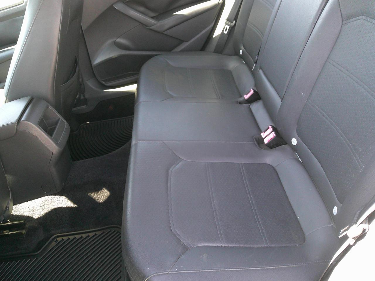 Volkswagen Passat 4dr Sdn 1.8T Auto Wolfsburg Ed 2014
