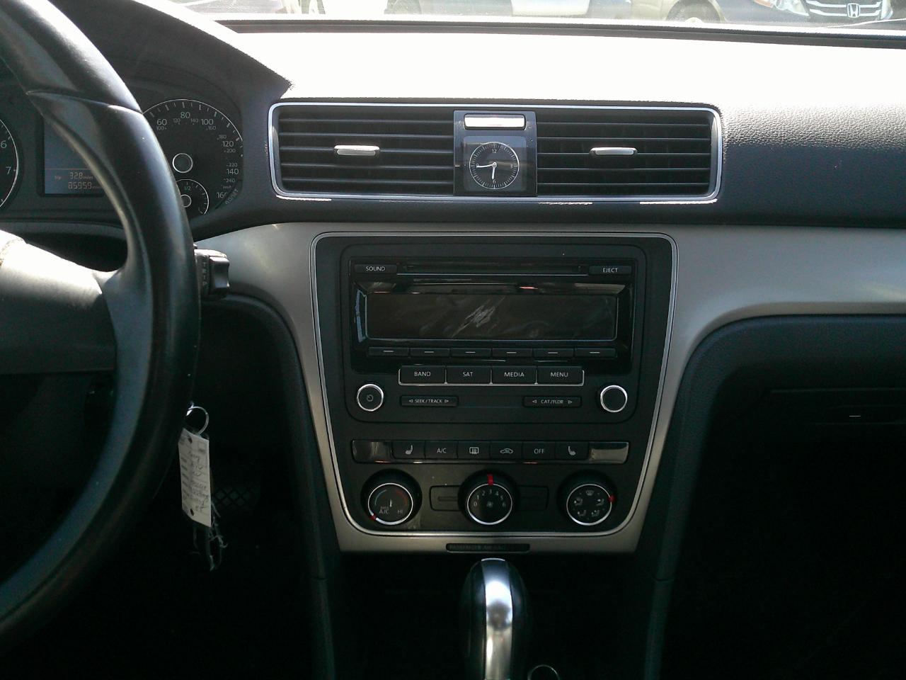 Volkswagen Passat 4dr Sdn 1.8T Auto Wolfsburg Ed 2014