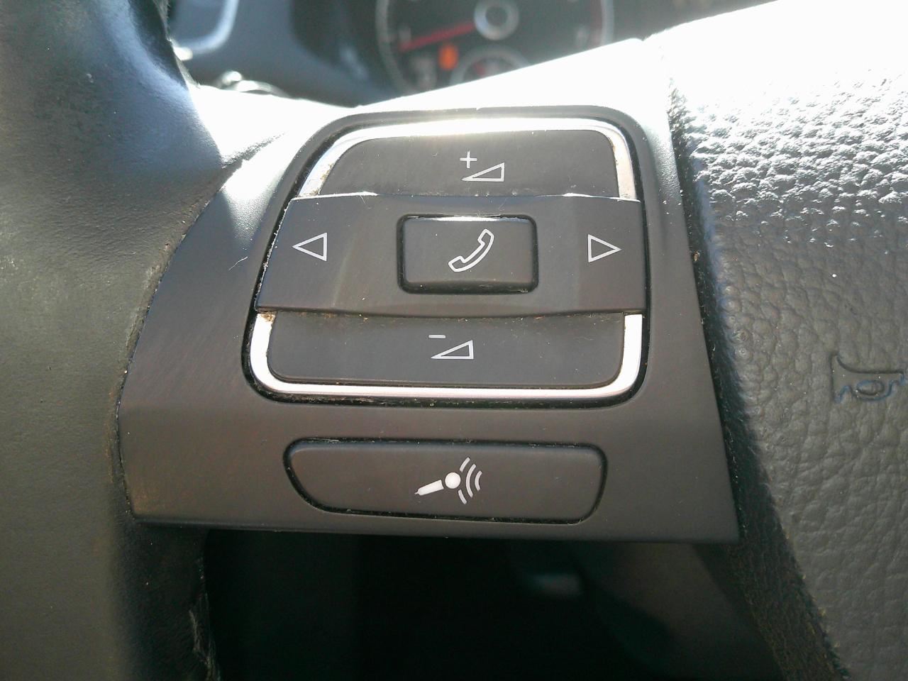 Volkswagen Passat 4dr Sdn 1.8T Auto Wolfsburg Ed 2014
