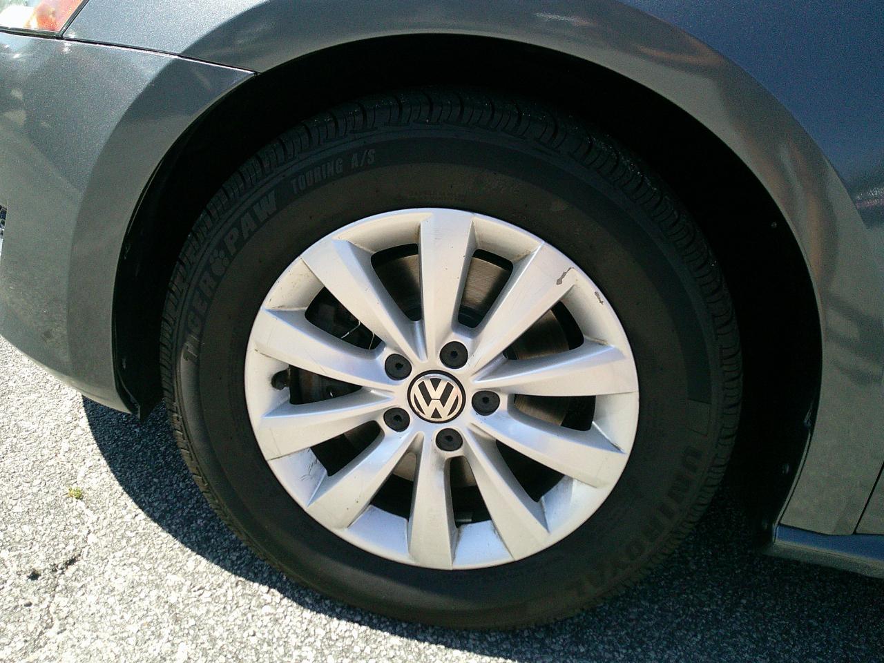 Volkswagen Passat 4dr Sdn 1.8T Auto Wolfsburg Ed 2014