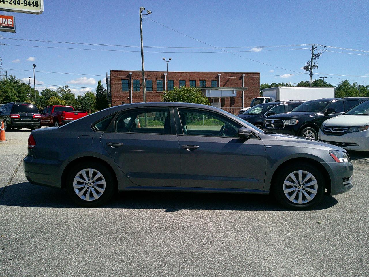 Volkswagen Passat 4dr Sdn 1.8T Auto Wolfsburg Ed 2014