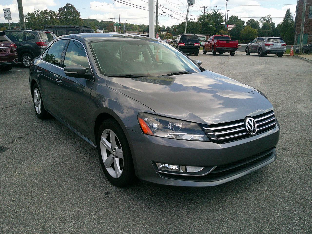 Volkswagen Passat 4dr Sdn 1.8T Auto Limited Edition 2015