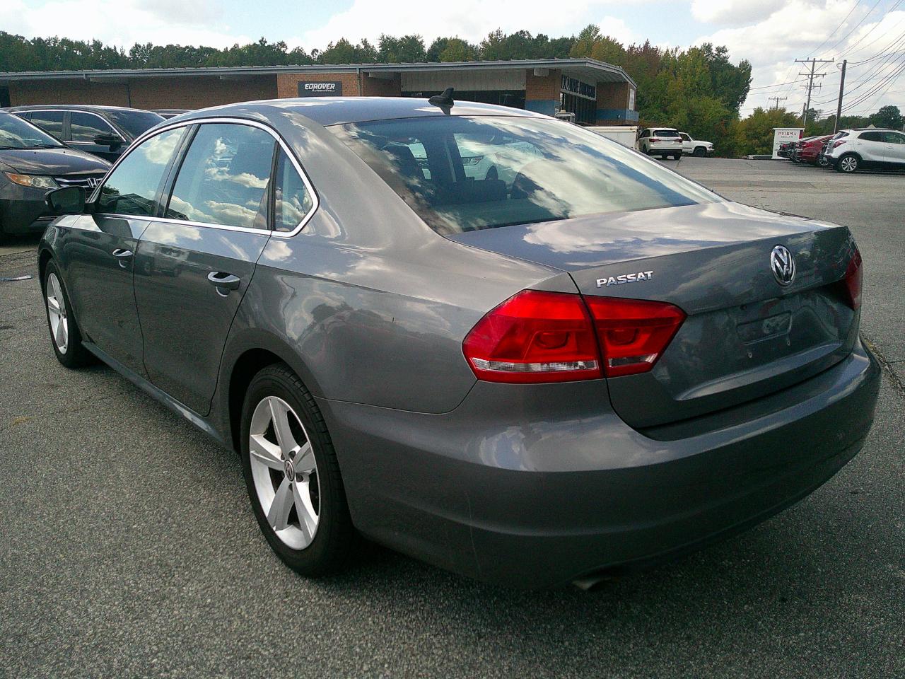 Volkswagen Passat 4dr Sdn 1.8T Auto Limited Edition 2015