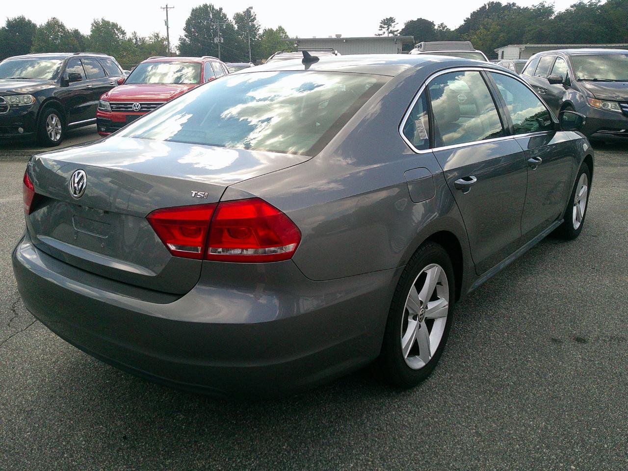 Volkswagen Passat 4dr Sdn 1.8T Auto Limited Edition 2015