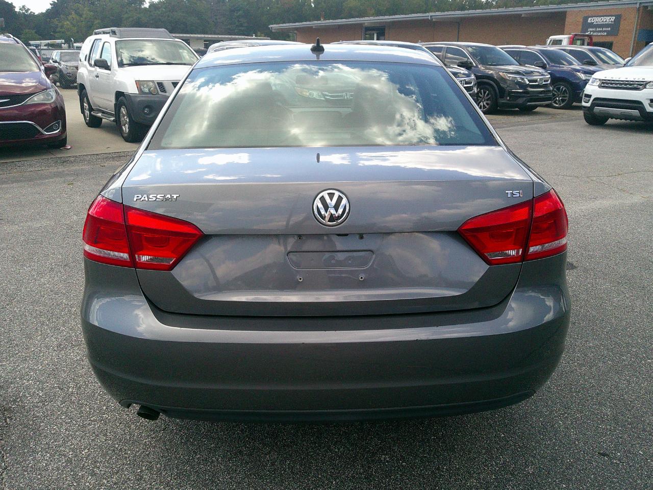 Volkswagen Passat 4dr Sdn 1.8T Auto Limited Edition 2015