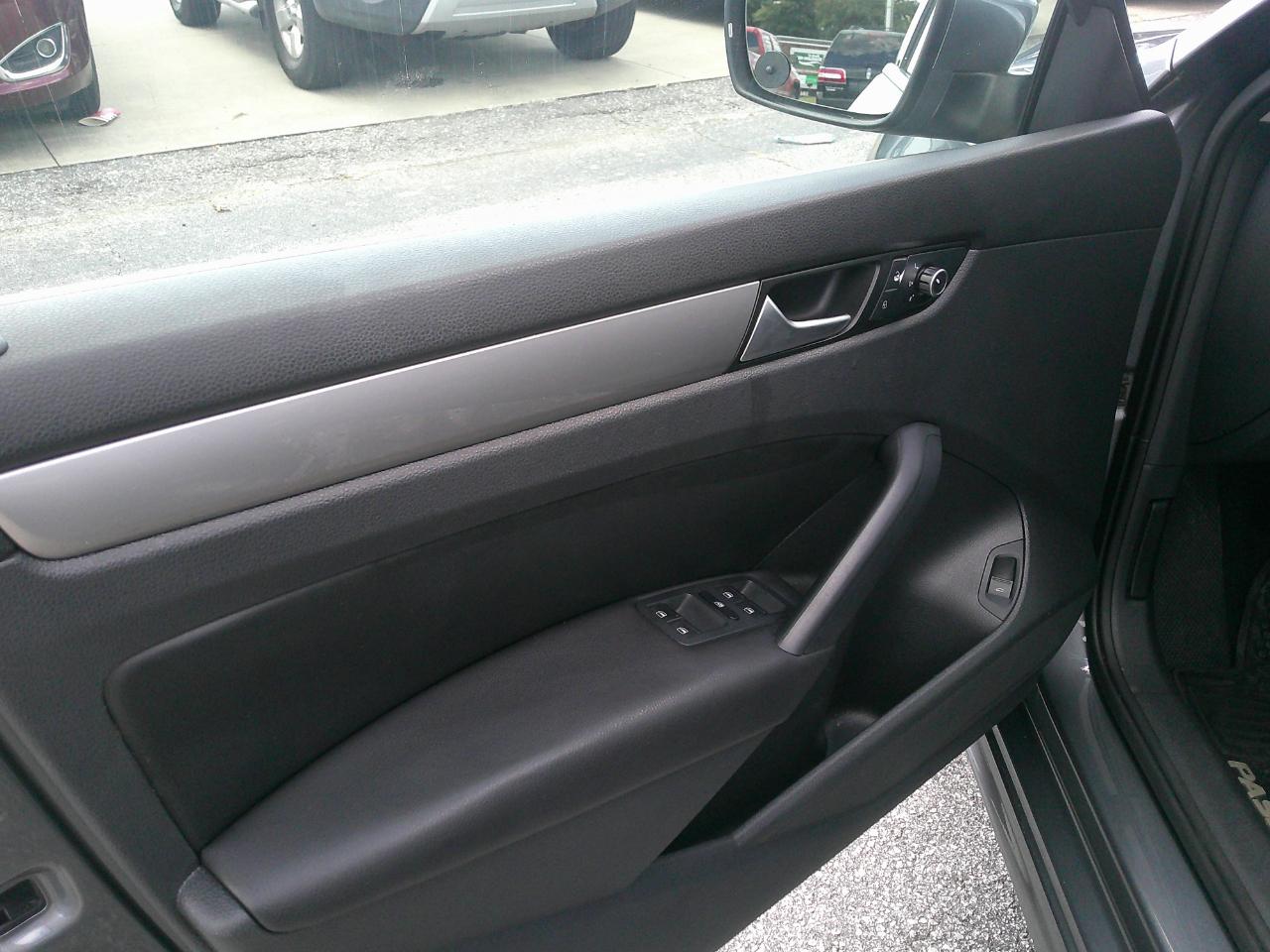 Volkswagen Passat 4dr Sdn 1.8T Auto Limited Edition 2015