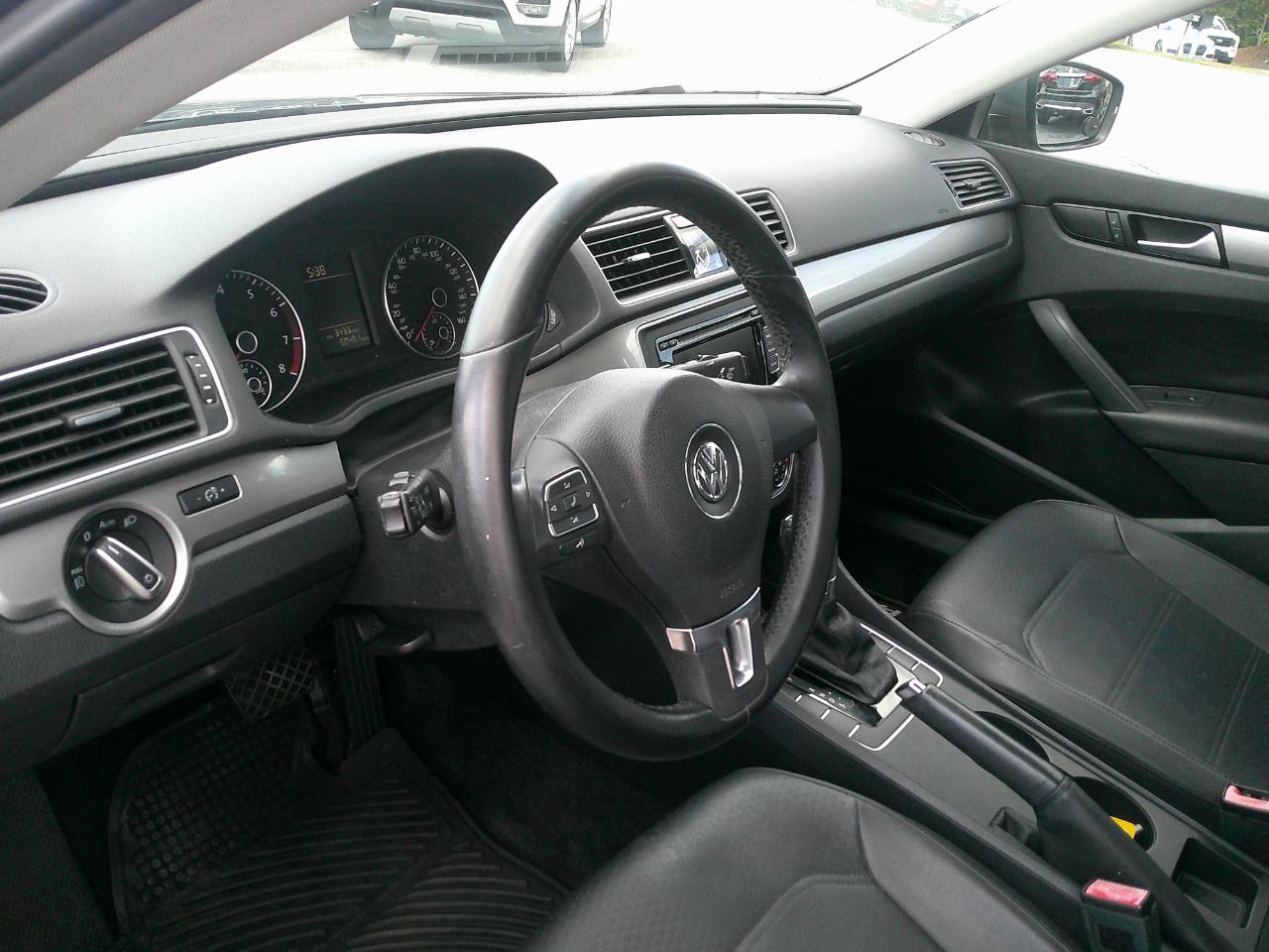 Volkswagen Passat 4dr Sdn 1.8T Auto Limited Edition 2015