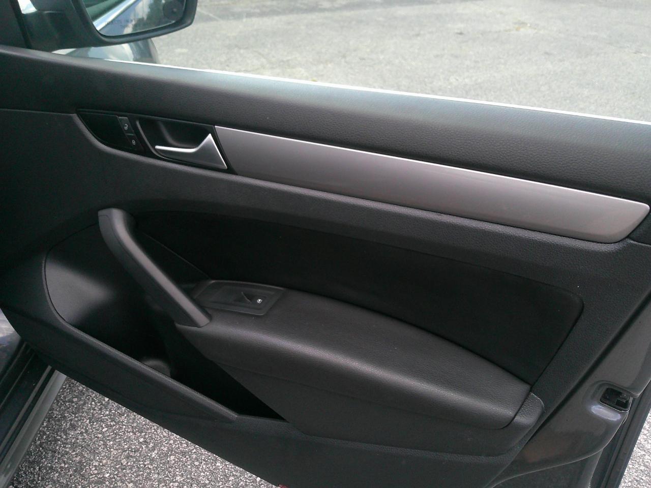 Volkswagen Passat 4dr Sdn 1.8T Auto Limited Edition 2015