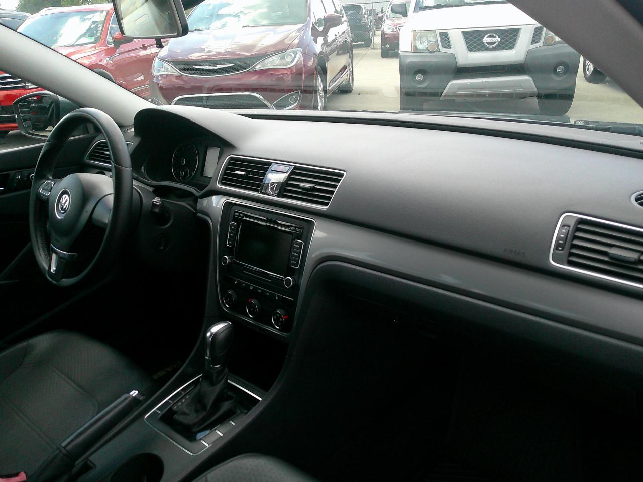 Volkswagen Passat 4dr Sdn 1.8T Auto Limited Edition 2015