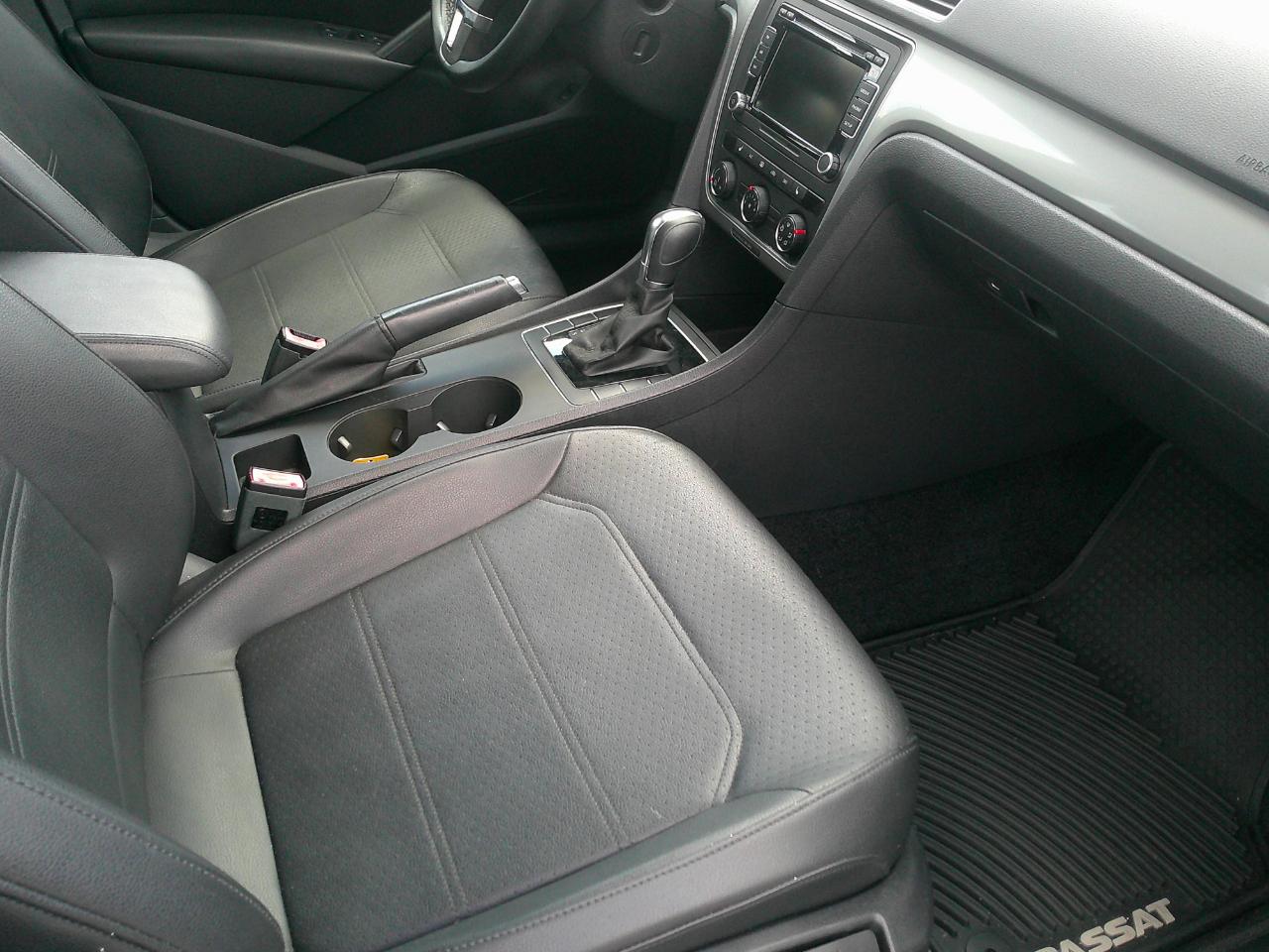 Volkswagen Passat 4dr Sdn 1.8T Auto Limited Edition 2015