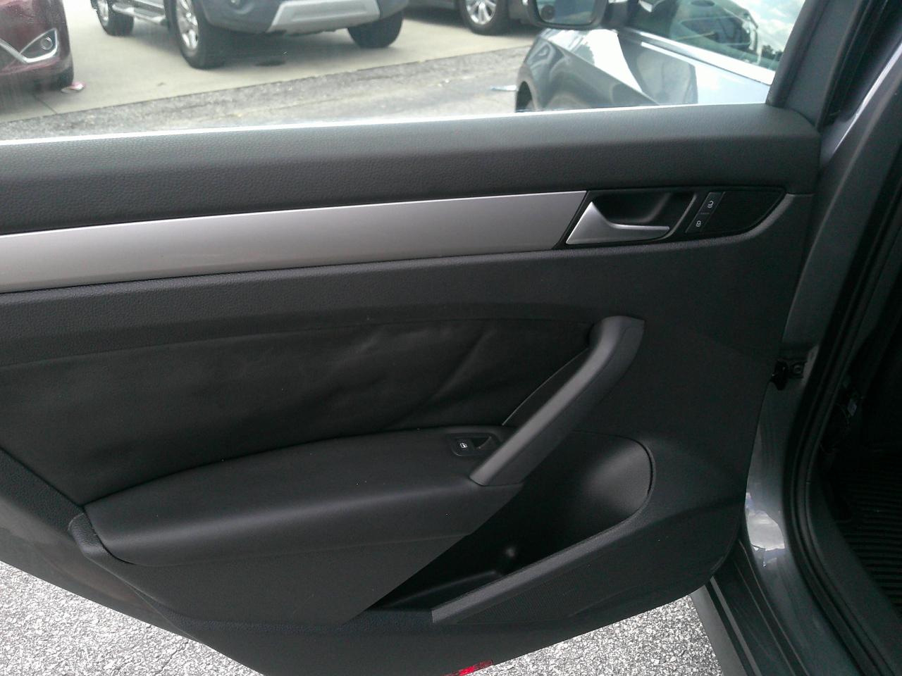 Volkswagen Passat 4dr Sdn 1.8T Auto Limited Edition 2015