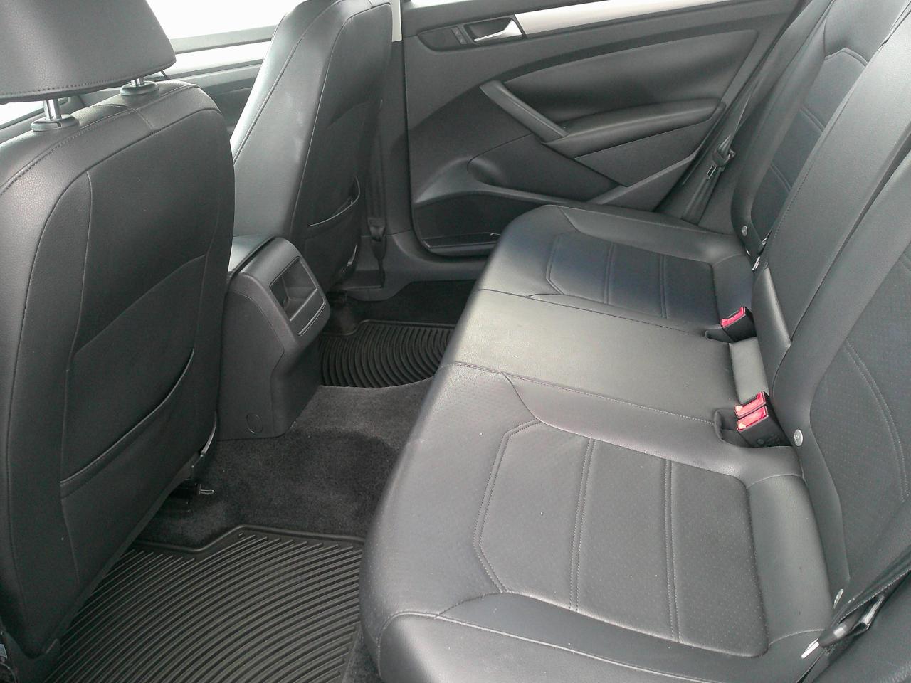 Volkswagen Passat 4dr Sdn 1.8T Auto Limited Edition 2015