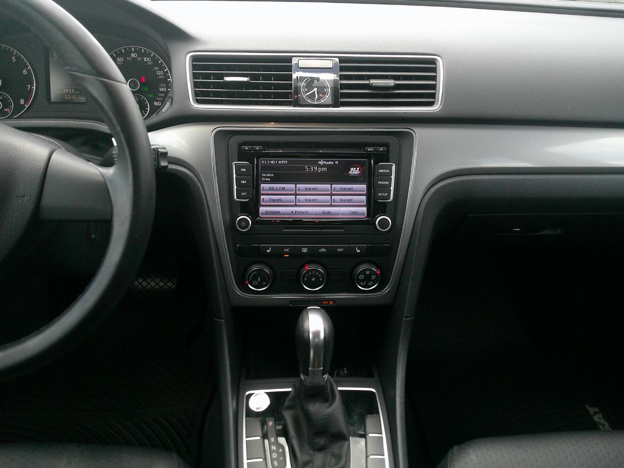 Volkswagen Passat 4dr Sdn 1.8T Auto Limited Edition 2015