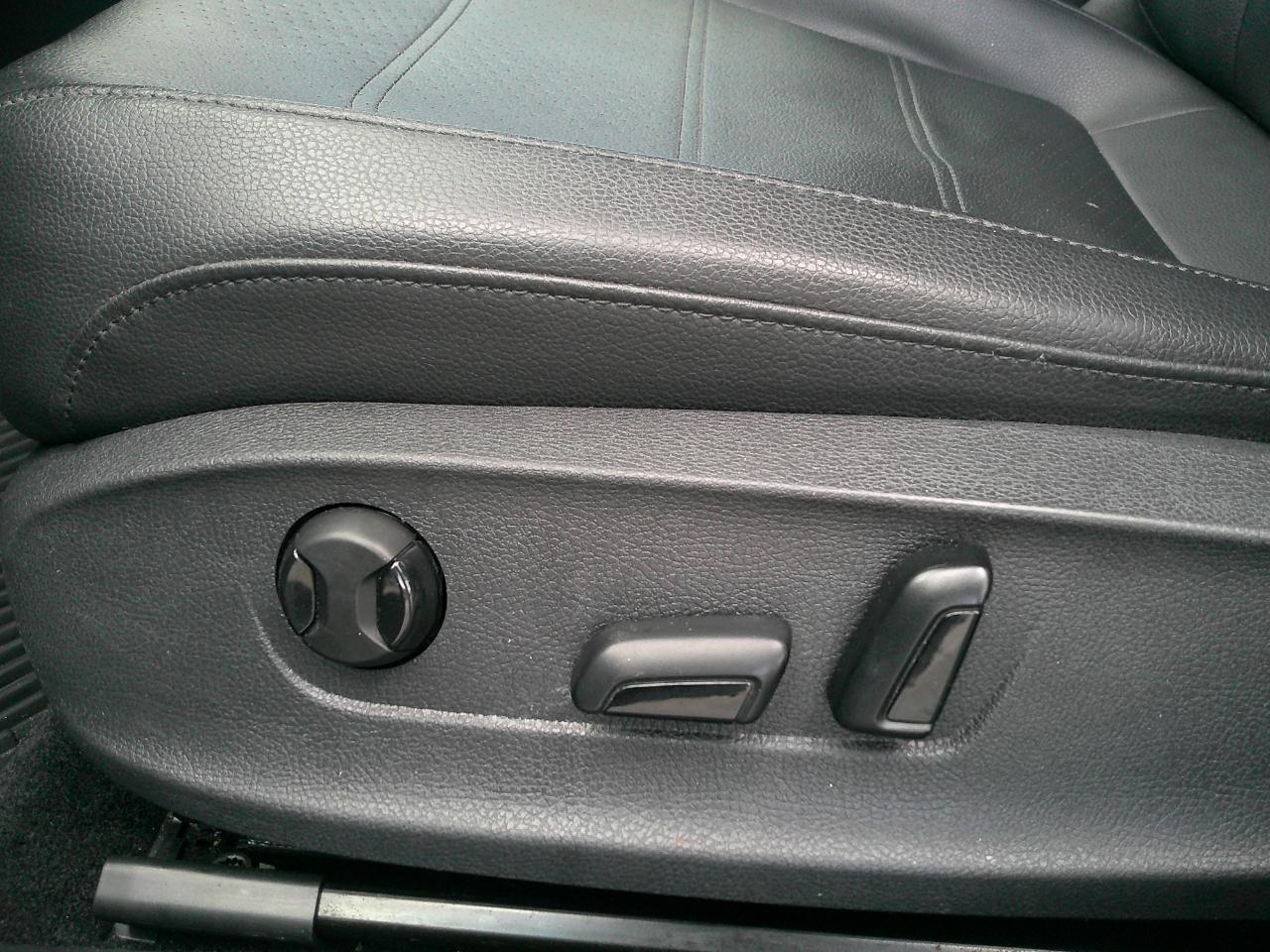 Volkswagen Passat 4dr Sdn 1.8T Auto Limited Edition 2015