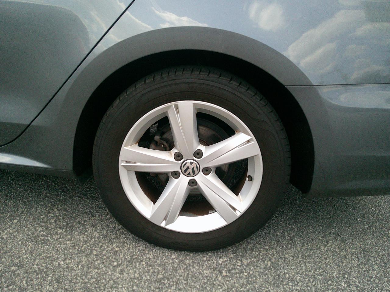 Volkswagen Passat 4dr Sdn 1.8T Auto Limited Edition 2015