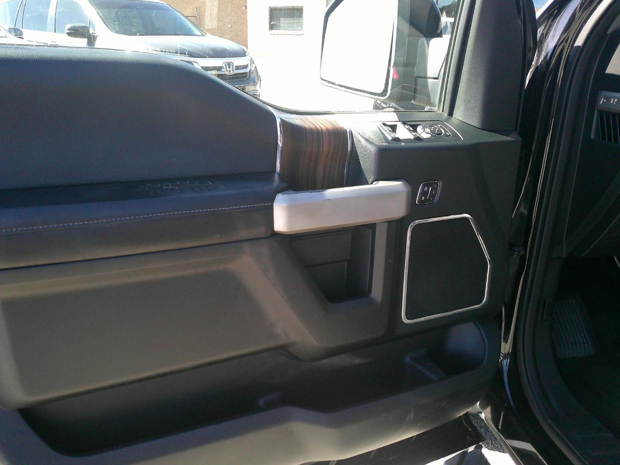 Ford F-150 2WD SuperCrew 157" Lariat 2016