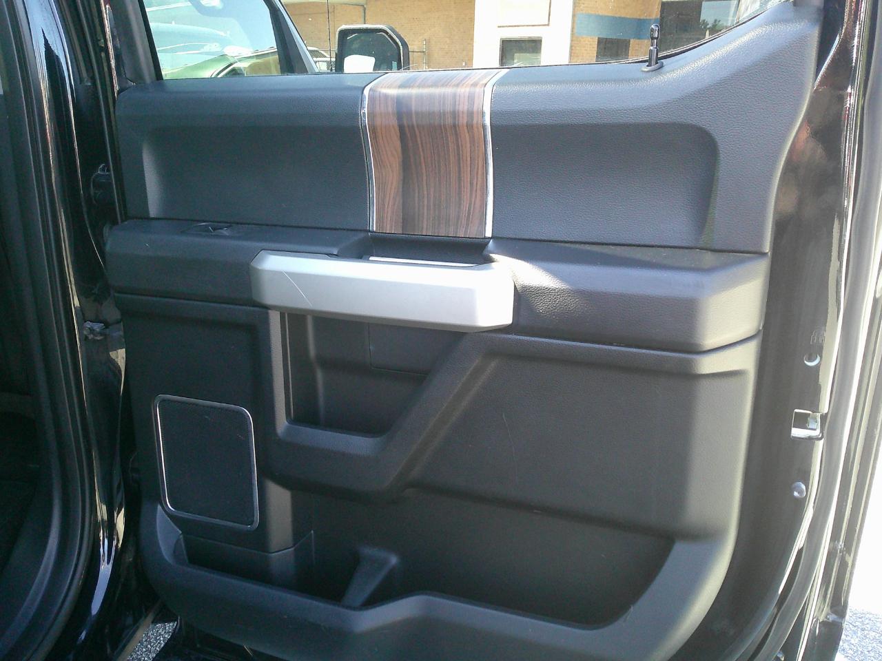 Ford F-150 2WD SuperCrew 157" Lariat 2016