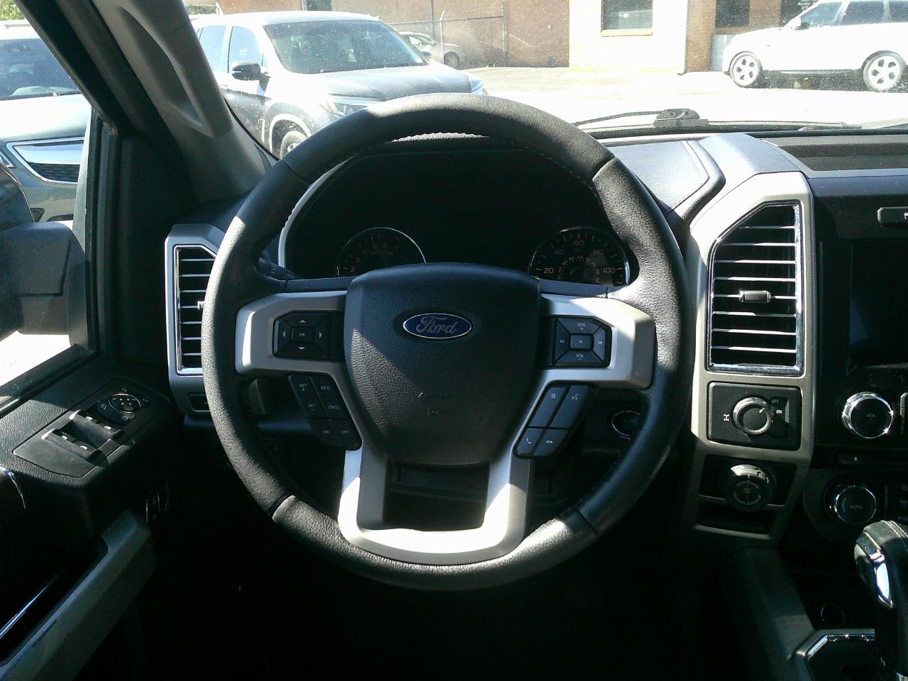 Ford F-150 2WD SuperCrew 157" Lariat 2016