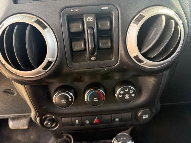 Jeep Wrangler Unlimited Sahara 4WD 2013