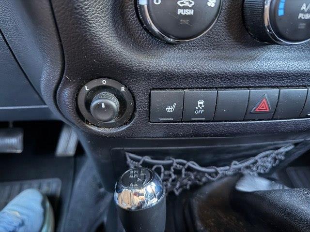 Jeep Wrangler Sahara 4WD 2014 Jeep Wrangler Sahara 4WD 2014