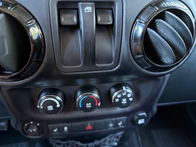 Jeep Wrangler Sahara 4WD 2014 Jeep Wrangler Sahara 4WD 2014