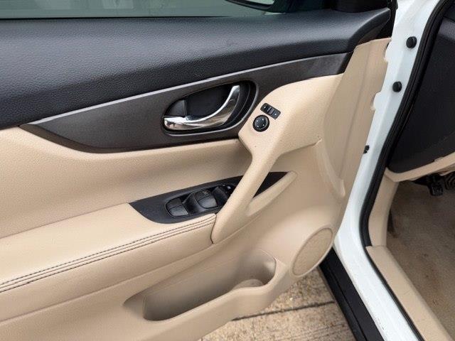 Nissan Rogue SV 4D SUV FWD 2015