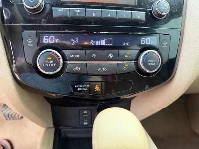 Nissan Rogue SV 4D SUV FWD 2015