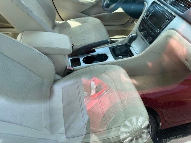 Volkswagen Passat 2.5L SE MT 2013