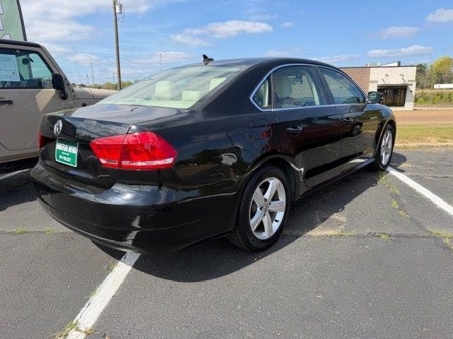 Volkswagen Passat 2.5L SE MT 2013