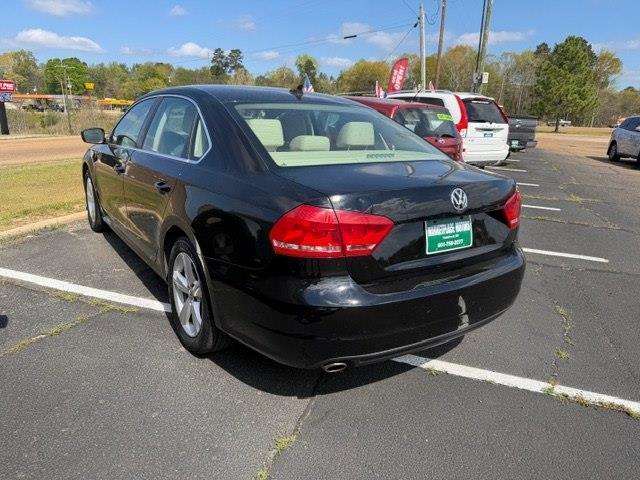 Volkswagen Passat 2.5L SE MT 2013