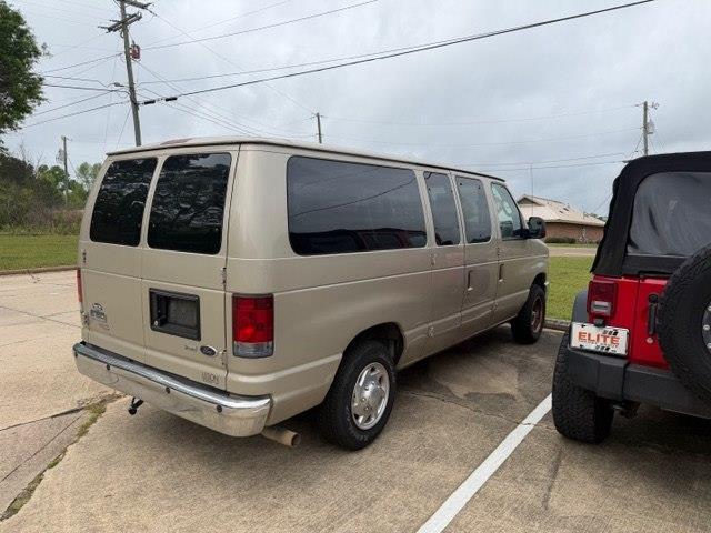 Ford Econoline E-150 XLT 2010