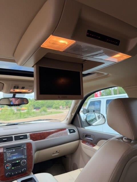 Chevrolet Tahoe LTZ 2WD 2012