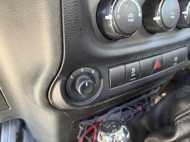 Jeep Wrangler Sahara 4WD 2015