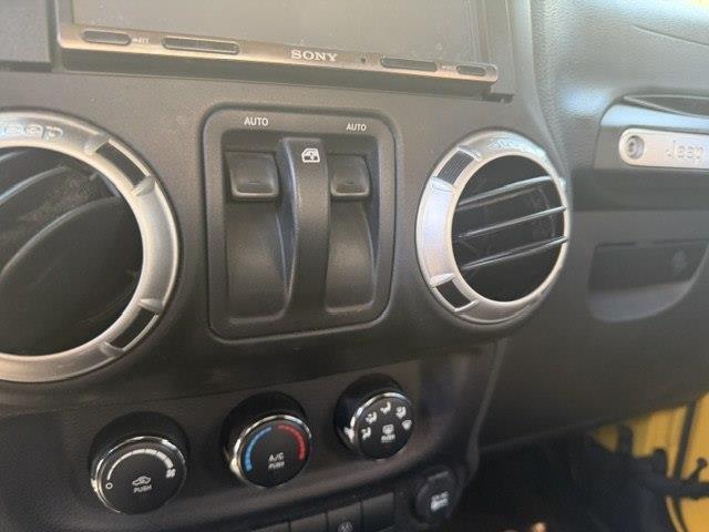 Jeep Wrangler Sahara 4WD 2015
