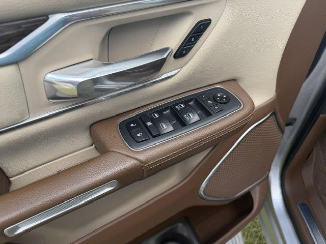 RAM 1500 Laramie Crew Cab SWB 4WD 2019