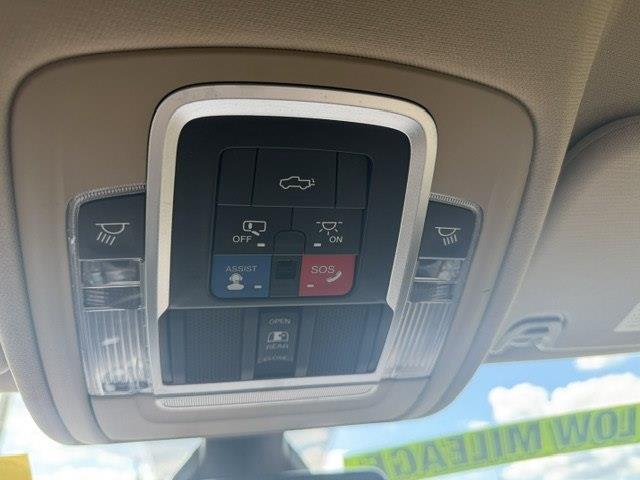 RAM 1500 Laramie Crew Cab SWB 4WD 2019