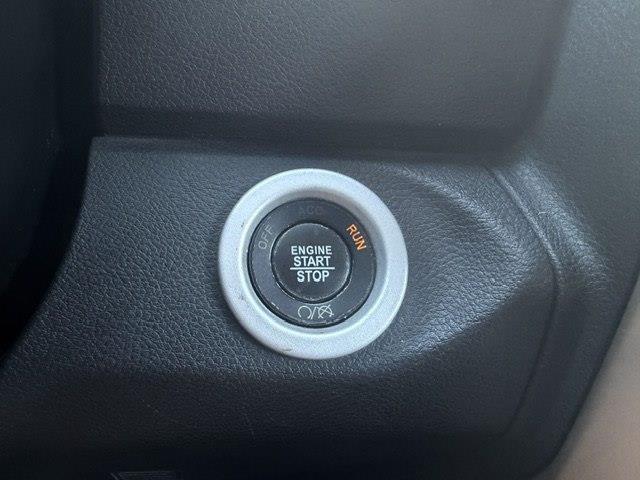 RAM 1500 Laramie Crew Cab SWB 4WD 2014