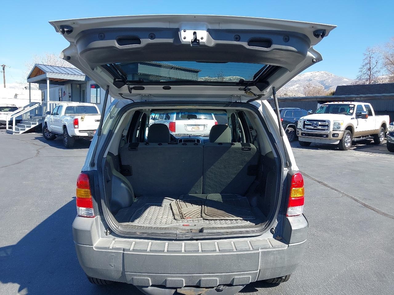 Ford Escape 4dr 103" WB 3.0L XLT 4WD 2005