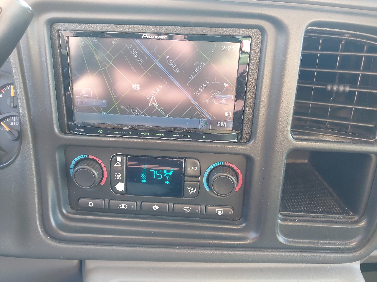 GMC Yukon XL 4dr 2500 4WD SLT 2004