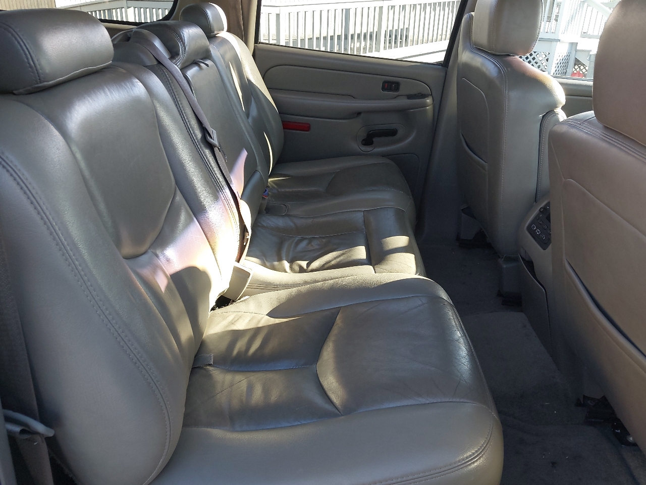 GMC Yukon XL 4dr 2500 4WD SLT 2004