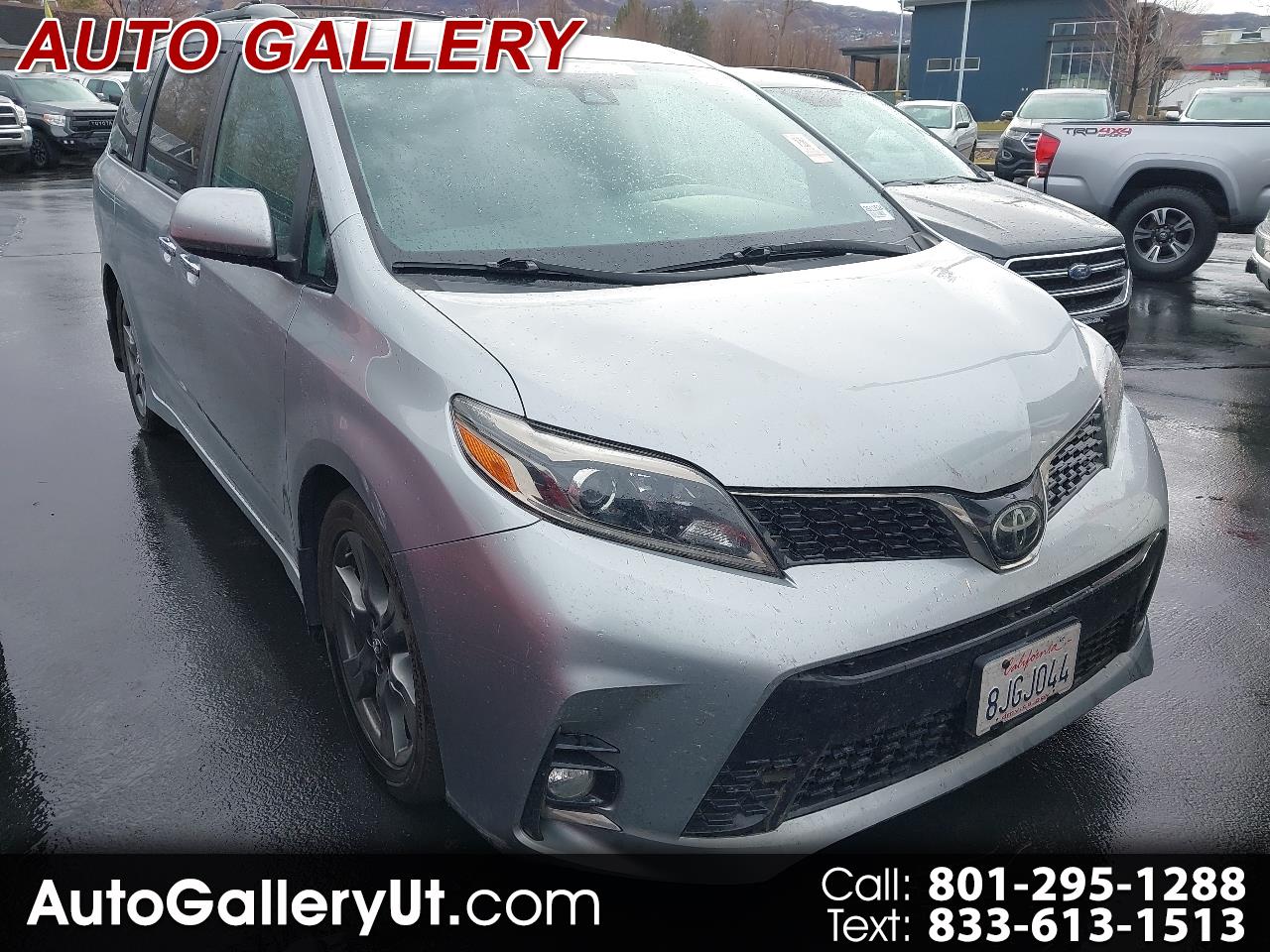 2019 Toyota Sienna SE's photo