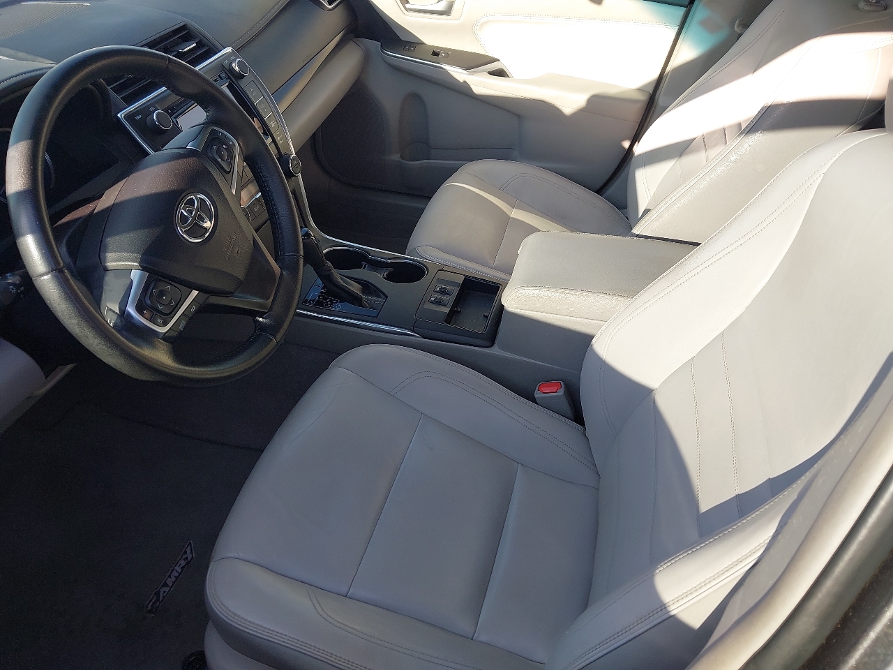 Toyota Camry 4dr Sdn I4 Auto XLE (Natl) 2015